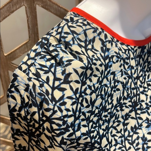 🎉HOST PICK 11.2025🎉Michael Kors Leaf-Print Crepe Top Size Small - Picture 4 of 10